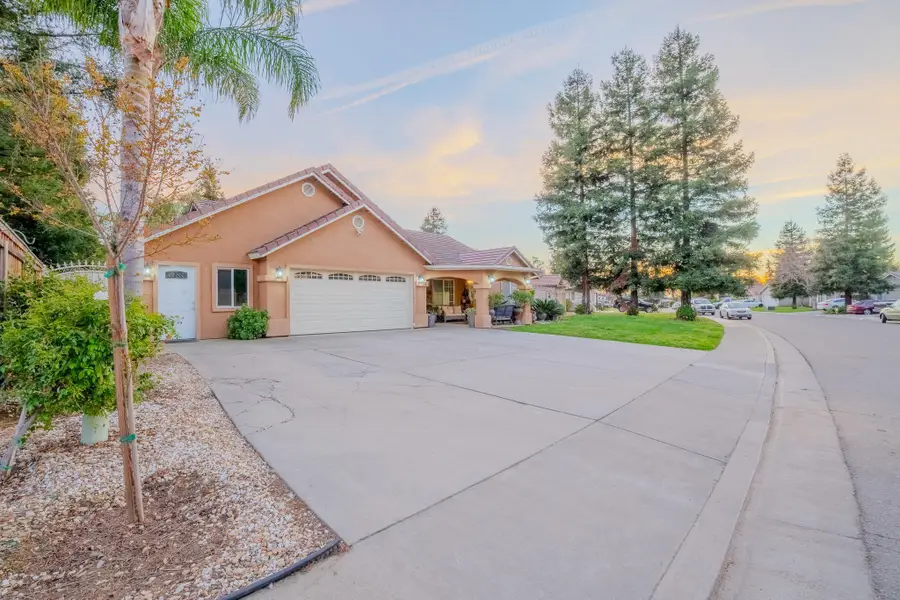 3931 E Elowin Avenue, Visalia, CA 93292 - #2