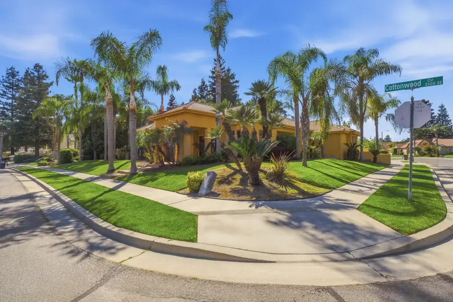 2135 SE Cottonwood Circle, Visalia, CA 93277 - #3