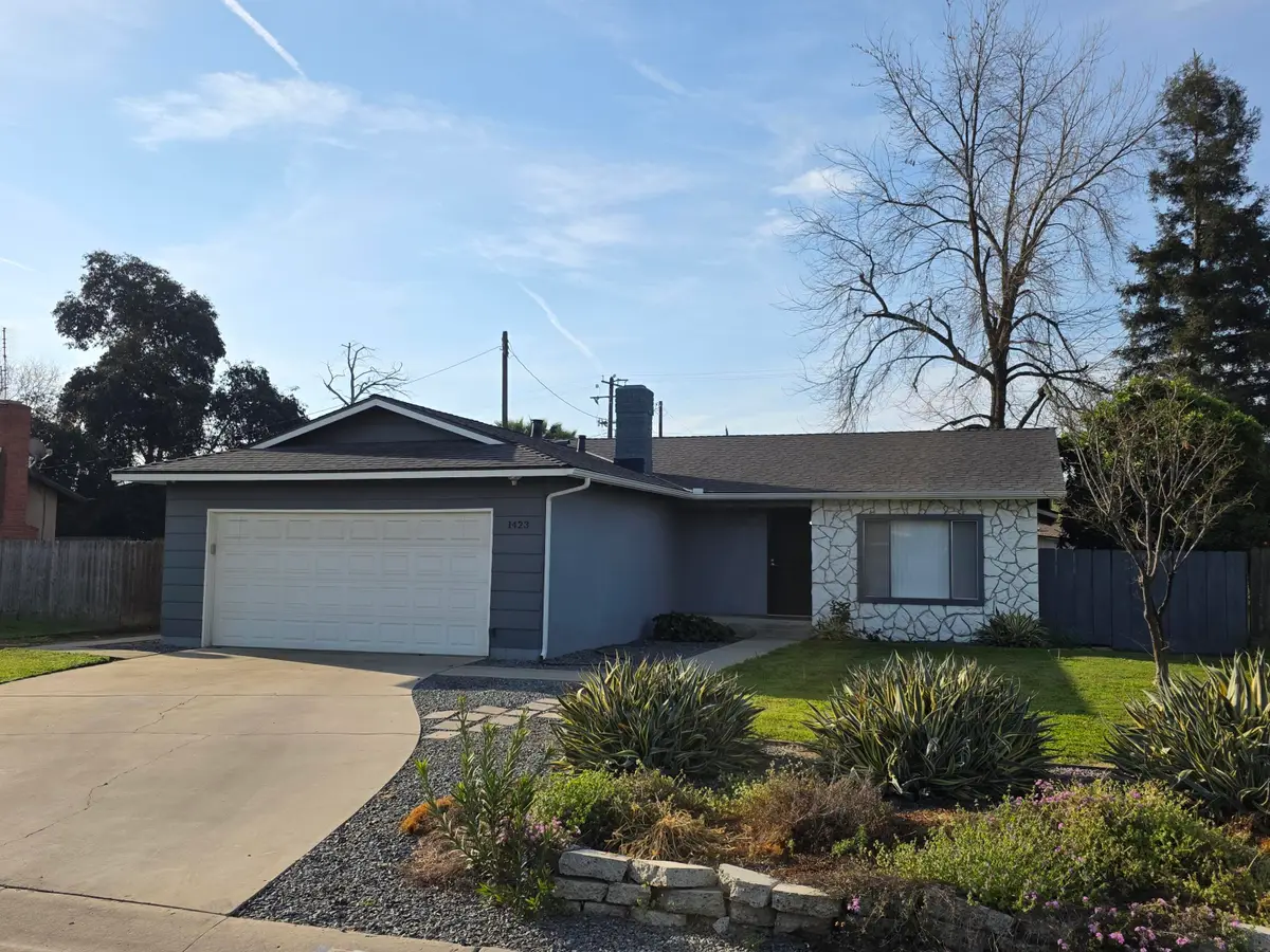 1423 W Wren Avenue, Visalia, CA 93291 - #1