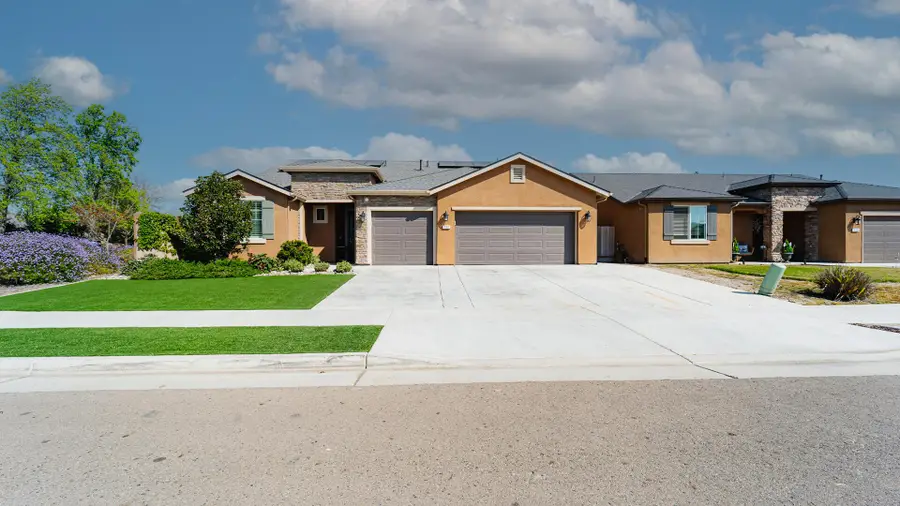 132 S Roeben Court, Visalia, CA 93291 - #2