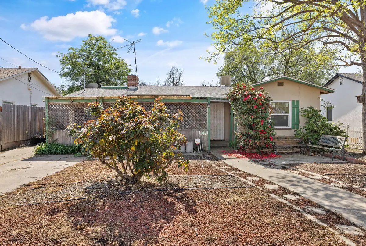 1019 E Laurel Avenue, Visalia, CA 93292 - #1