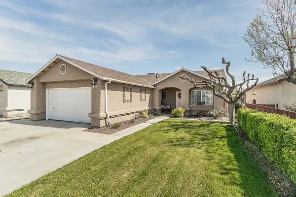 208 Kelly Avenue, Parlier, CA 93648