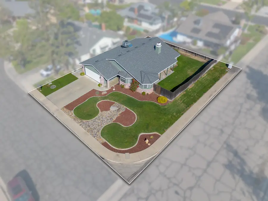 1230 W La Vida Court, Visalia, CA 93277 - #2