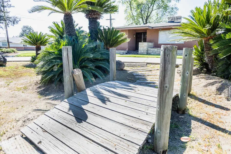 1019 N Manor Drive, Tulare, CA 93274 - #2