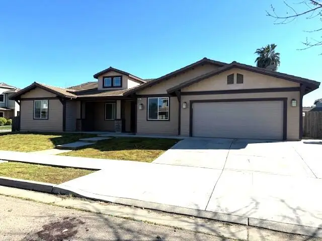 2347 E Jefferson Avenue, Reedley, CA 93654 - #1