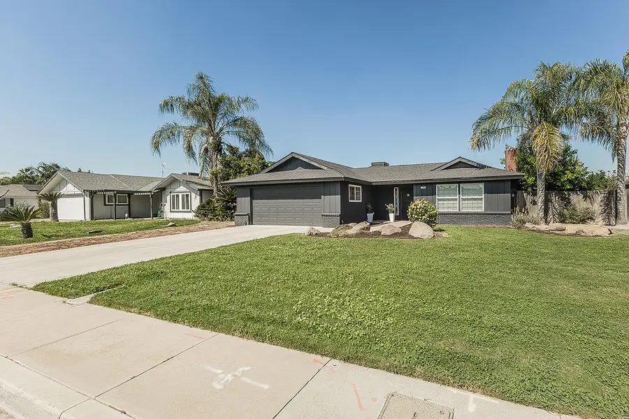 714 E Ann Drive, Reedley, CA 93654 - #3