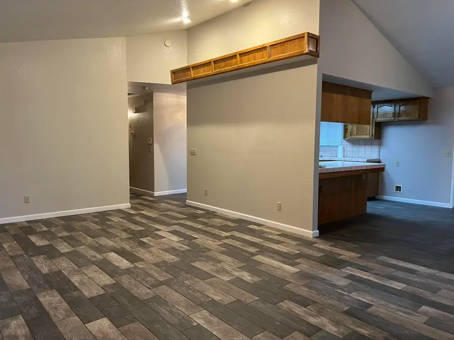 576 S Aronian Street, Tulare, CA 93274 - #3