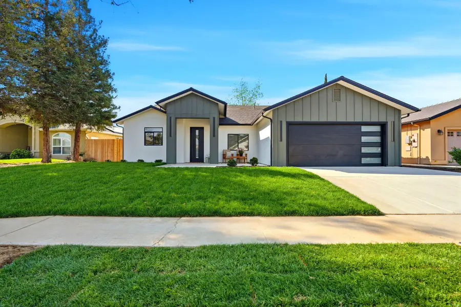 1370 Meadow Avenue, Exeter, CA 93221 - #2