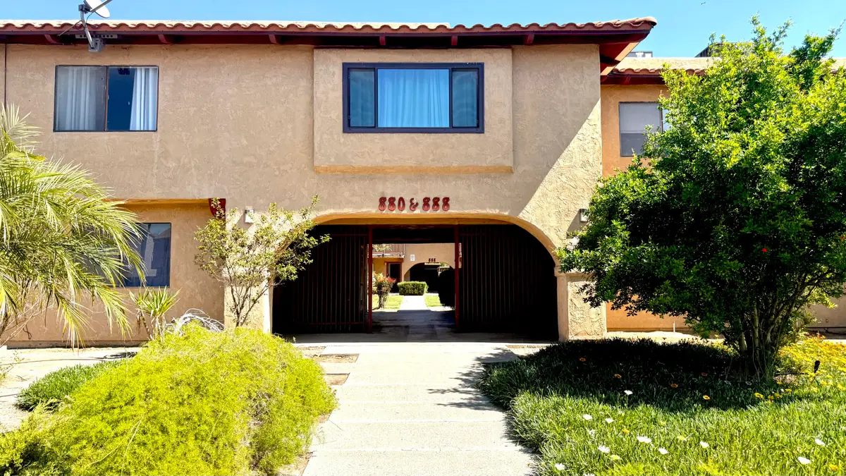 880 Greenfield Avenue #e, Hanford, CA 93230 - #1