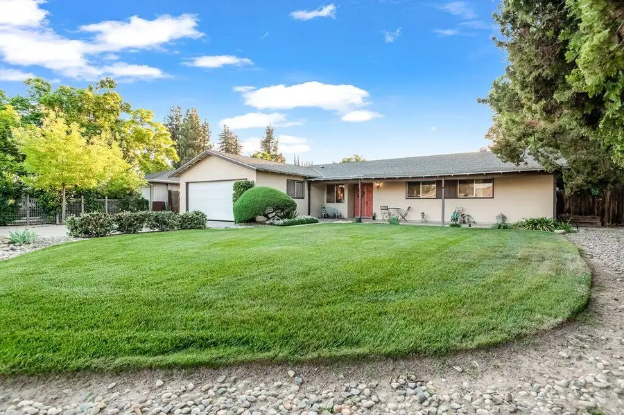 3015 S Jacob Street, Visalia, CA 93277 - #2