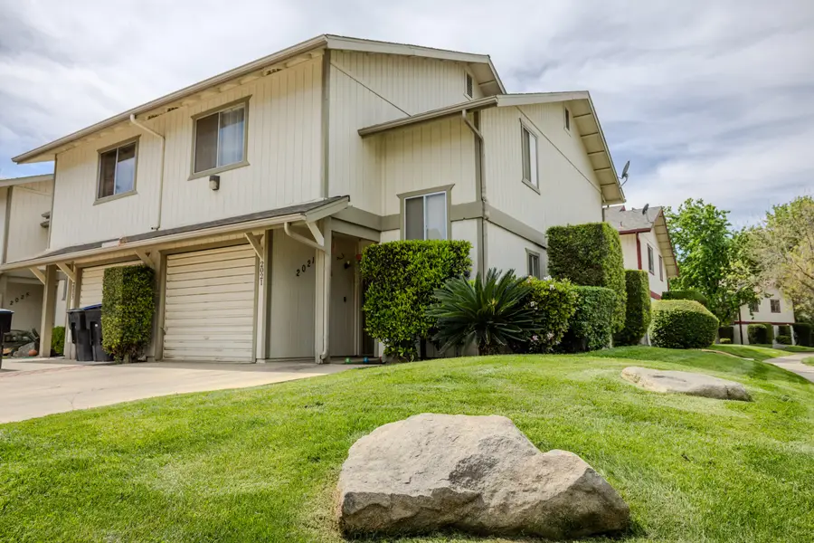 2021 E Laura Avenue #2021, Visalia, CA 93292 - #2