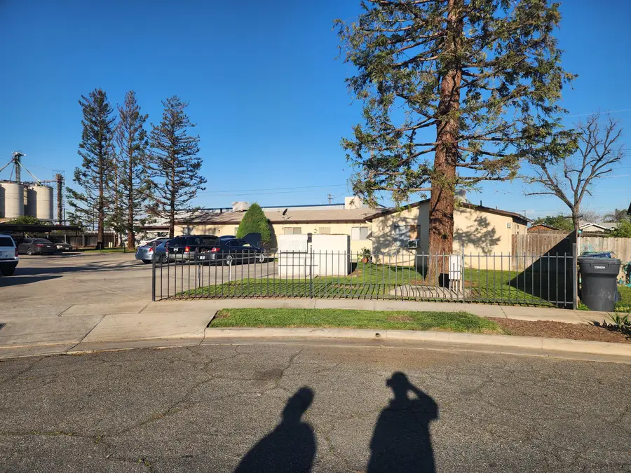 240 W Vetter Drive, Tulare, CA 93274 - #2