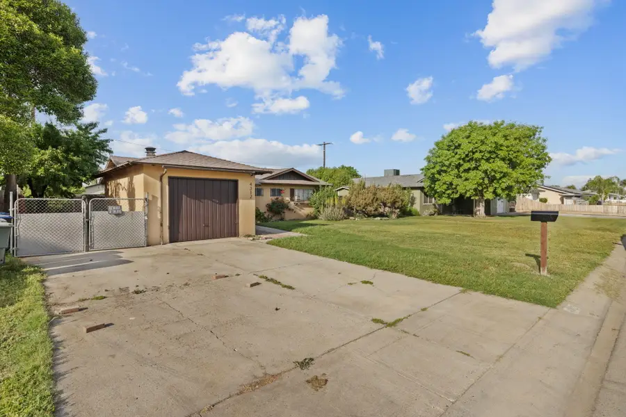4312 W Dorothea Avenue, Visalia, CA 93277 - #3