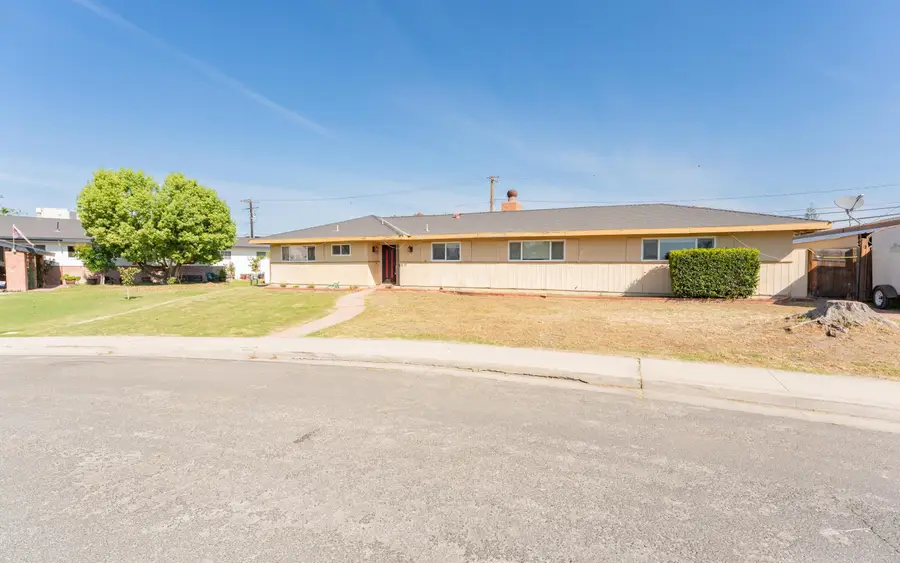 1817 8th Avenue, Delano, CA 93215 - #2
