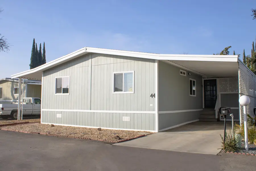 415 N Akers Street, Visalia, CA 93291 - #2