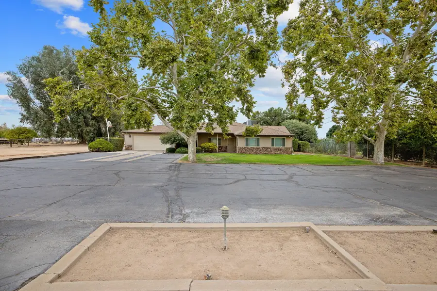 1714 N Blythe Avenue, Fresno, CA 93722 - #3