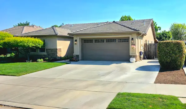 1025 W Elkhorn Court, Visalia, CA 93277