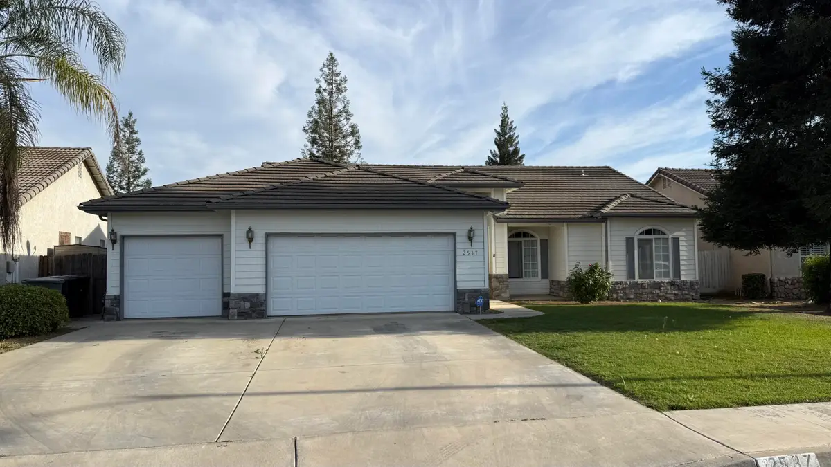 2537 W Clinton Avenue, Visalia, CA 93291 - #1