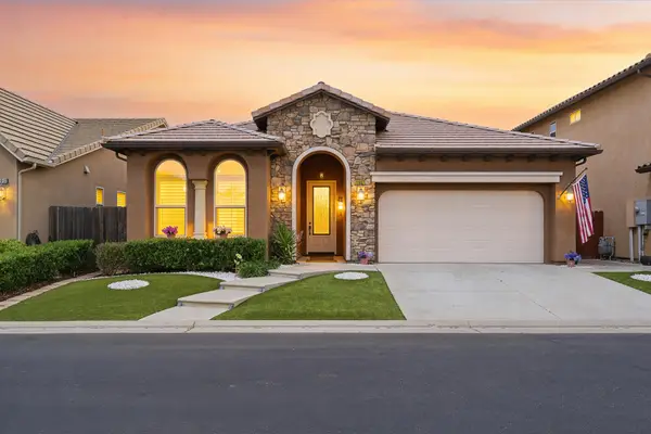 11327 N Via Napoli Drive, Fresno, CA 93730