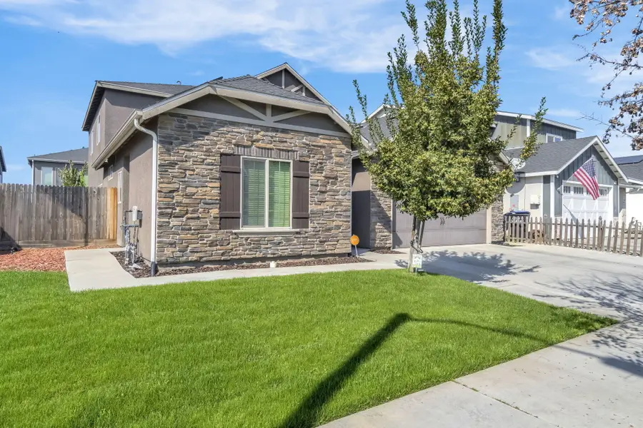 2425 N Divisadero Street, Visalia, CA 93291 - #3