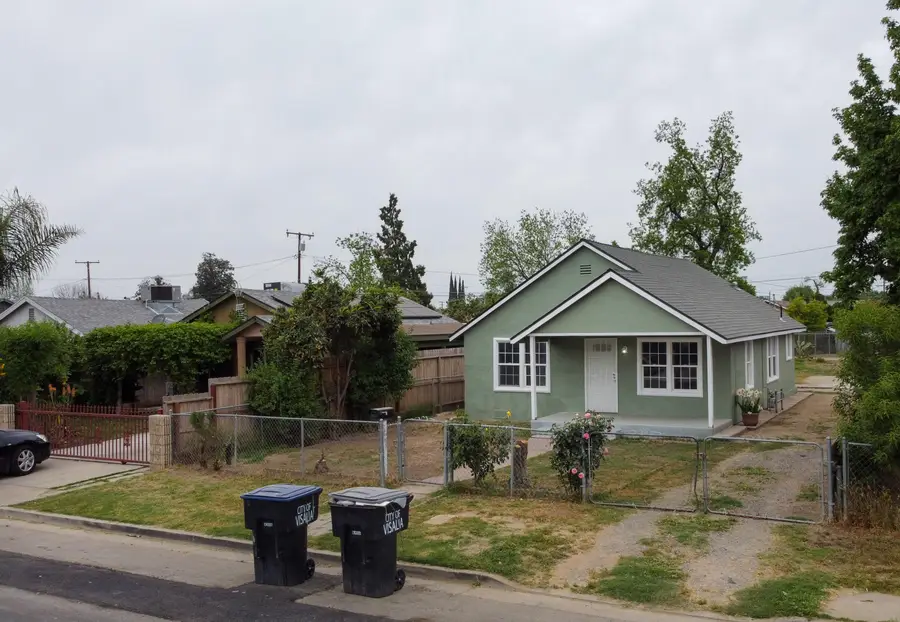 818 W Sweet Avenue W, Visalia, CA 93291 - #2