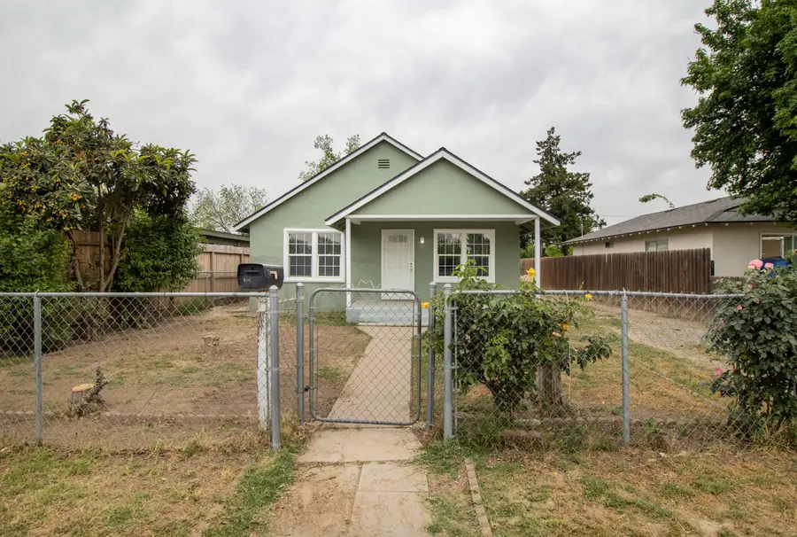 818 W Sweet Avenue W, Visalia, CA 93291 - #3