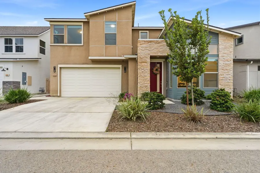 3345 W Florence Avenue, Visalia, CA 93277 - #2