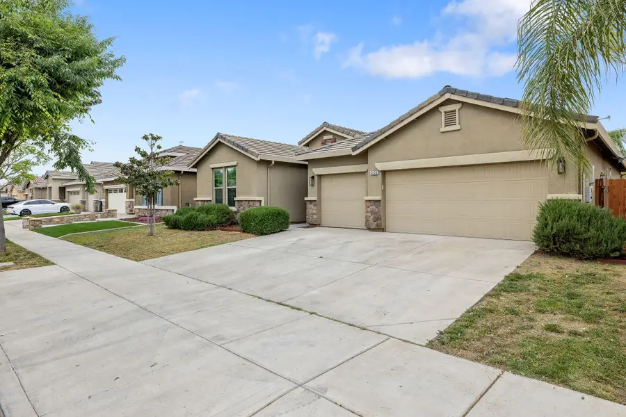 3526 W Buena Vista Avenue, Visalia, CA 93291 - #3