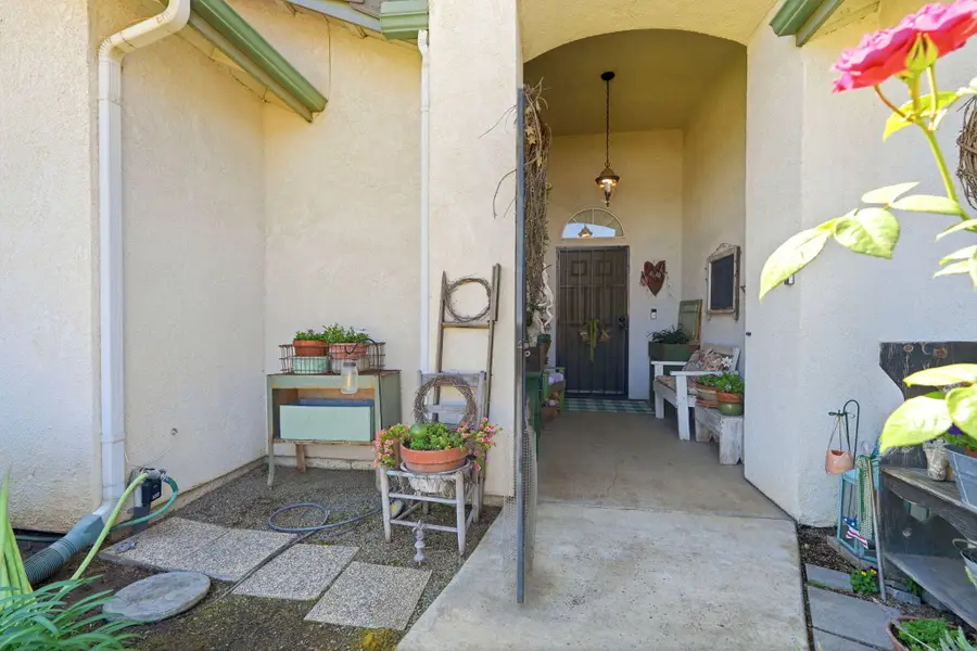 1709 W Cheryll Avenue, Porterville, CA 93257 - #3