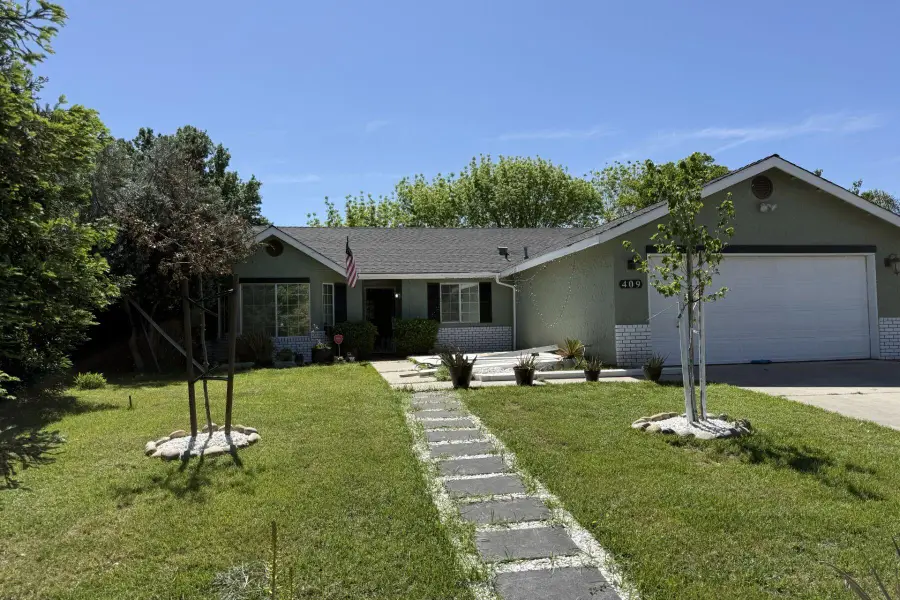 409 W Packwood Avenue, Visalia, CA 93277 - #2