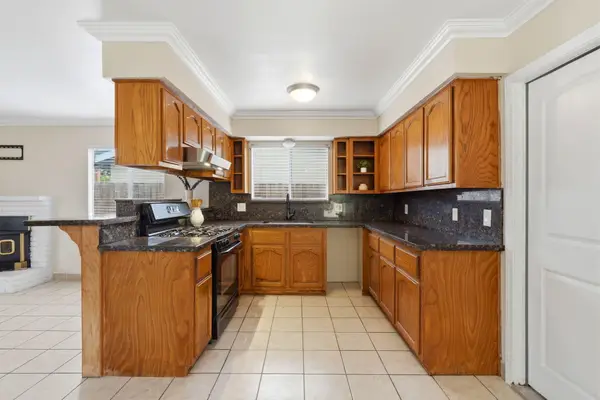 1911 N Giddings, Visalia, CA 93291