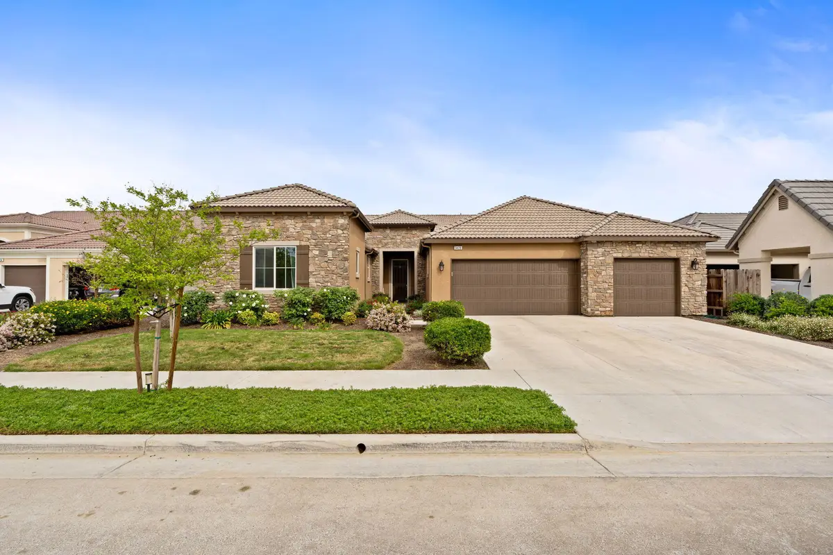 3428 N Crenshaw Court, Visalia, CA 93291 - #1