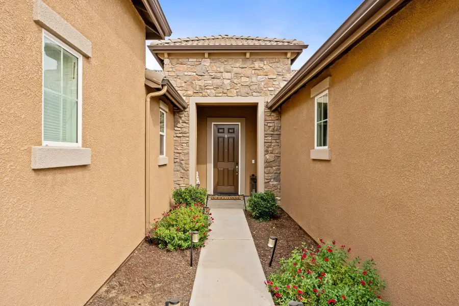 3428 N Crenshaw Court, Visalia, CA 93291 - #2