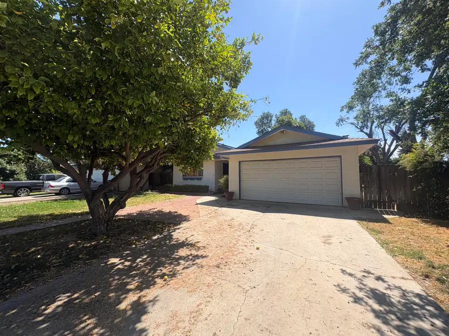 1515 W Cambridge Avenue, Visalia, CA 93277 - #2