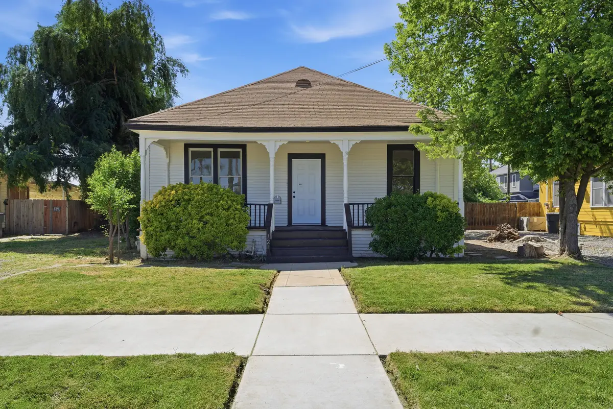 121 E Elm Street, Hanford, CA 93230 - #1