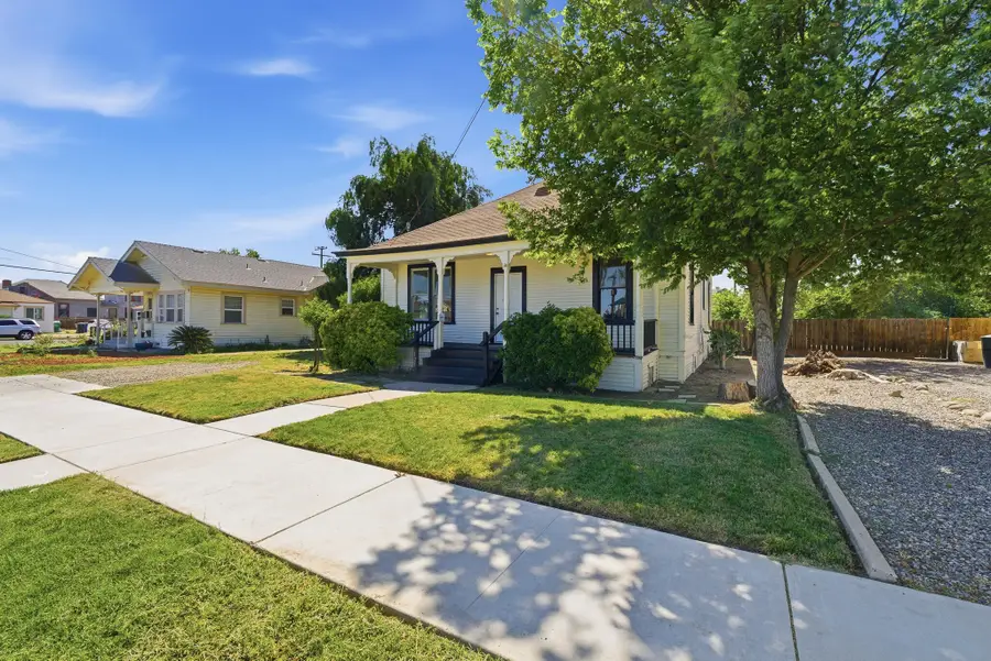121 E Elm Street, Hanford, CA 93230 - #3
