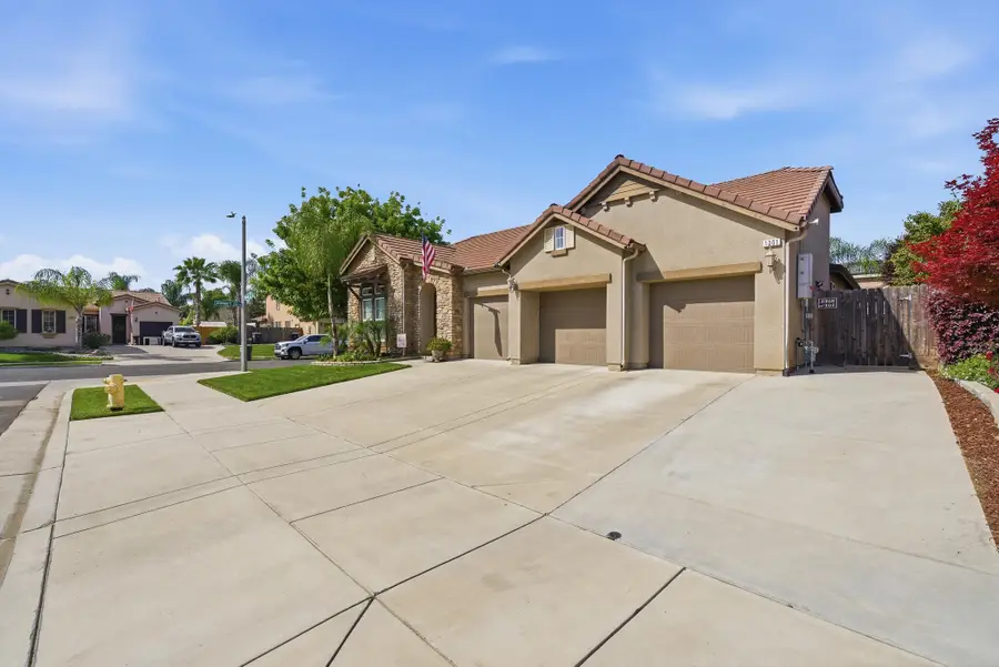 1301 N University Court, Visalia, CA 93291 - #3