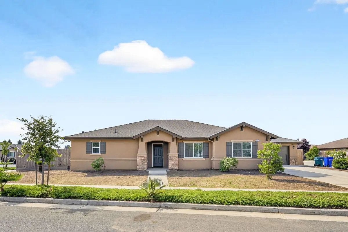 2611 W Theta Avenue W, Porterville, CA 93257 - #1