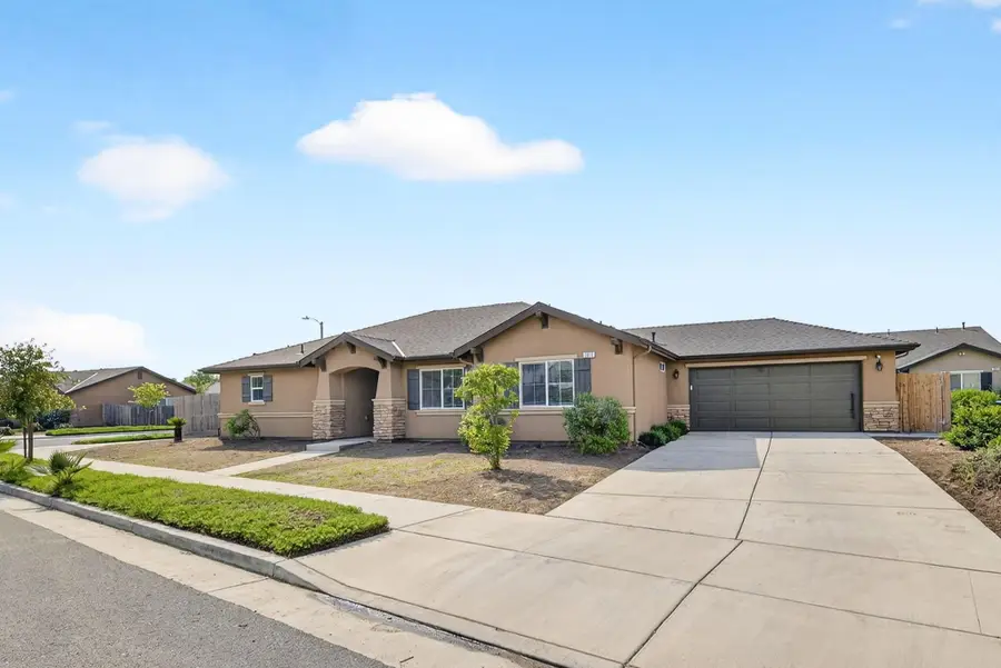 2611 W Theta Avenue W, Porterville, CA 93257 - #2