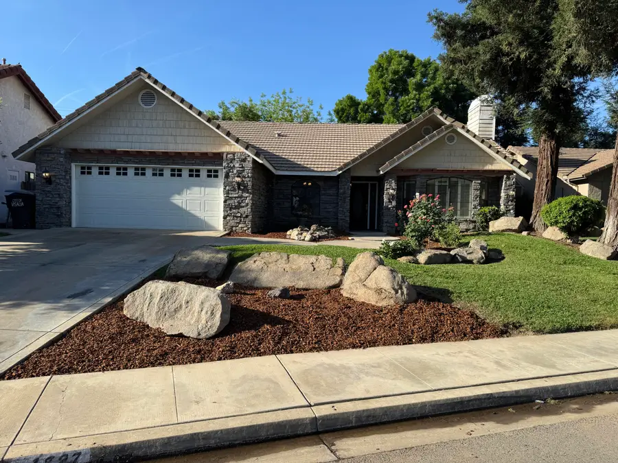 1827 E Evergreen Court, Visalia, CA 93292 - #2
