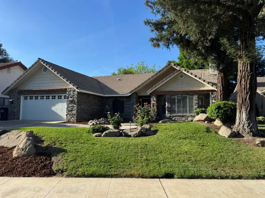 1827 E Evergreen Court, Visalia, CA 93292 - #3