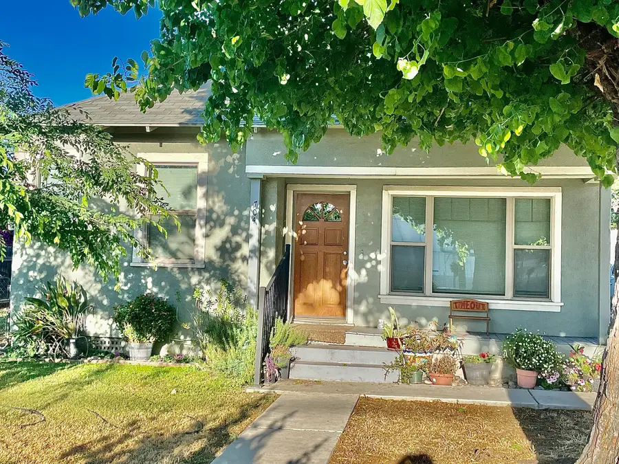 704 N Divisadero Street, Visalia, CA 93291 - #2