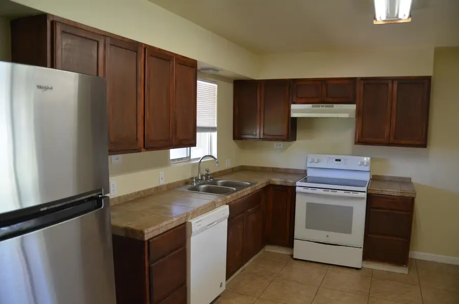 320 Byron Court, Lemoore, CA 93245 - #3