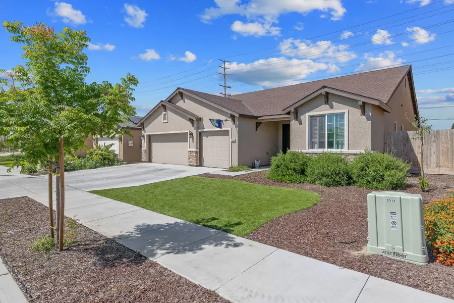 2306 E Mesa Avenue, Visalia, CA 93292 - #3