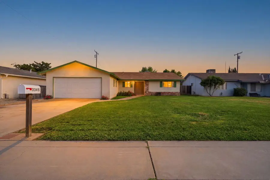 3345 W Laurel Avenue, Visalia, CA 93277 - #2