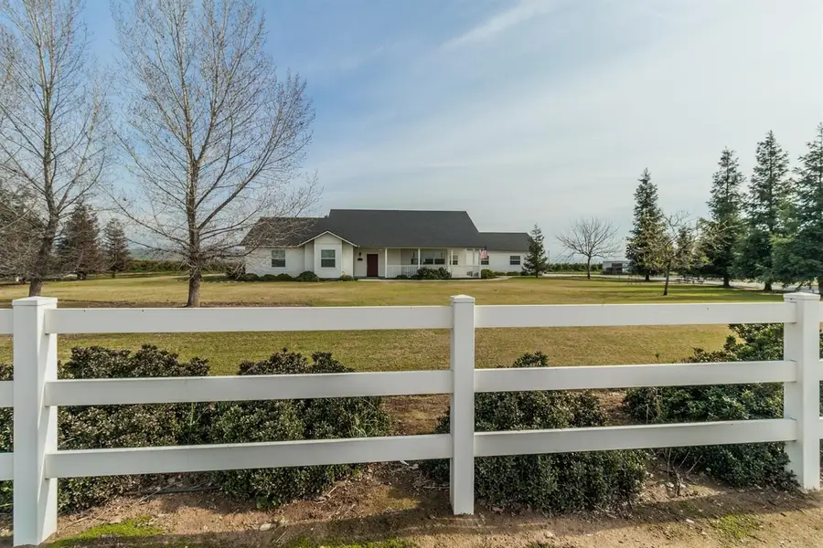 4350 Navelencia Avenue, Reedley, CA 93654 - #2