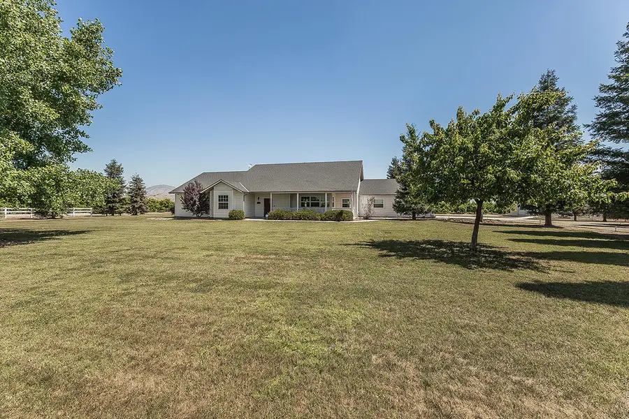 4350 Navelencia Avenue, Reedley, CA 93654 - #3