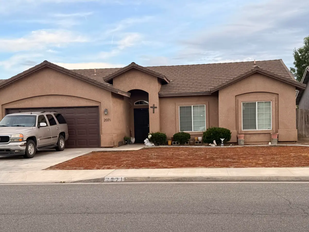2071 W Orange Avenue, Porterville, CA 93257 - #1