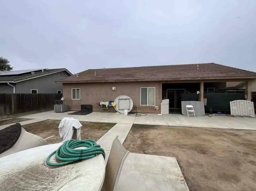 2071 W Orange Avenue, Porterville, CA 93257 - #2