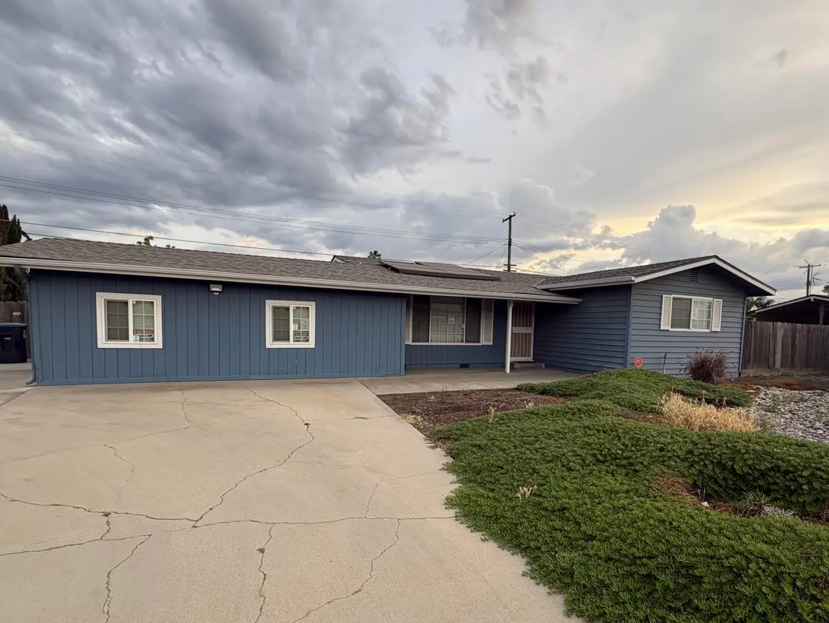 1109 W Riggin Avenue, Visalia, CA 93291 - #1